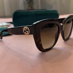 Gucci sunnies